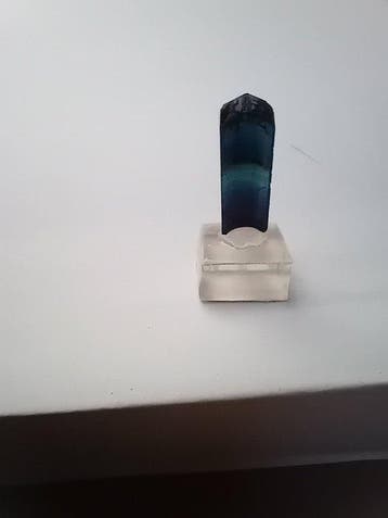 Tourmaline) Kristal - Hoogte: 2 cm - Breedte: 0.8 cm- 5 g -