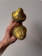 Prachtig paar ornamentale eindstukken van geslagen