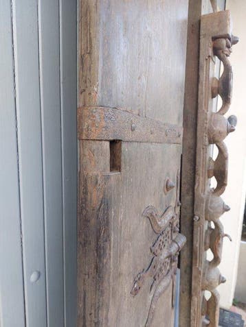 Decoratieve deuren met een ingewikkeld slot - Hout - India -