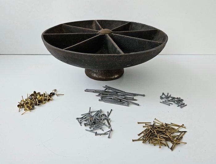 Spijkerbak van schoenmaker - Outil de travail, Antiek en Kunst, Curiosa en Brocante