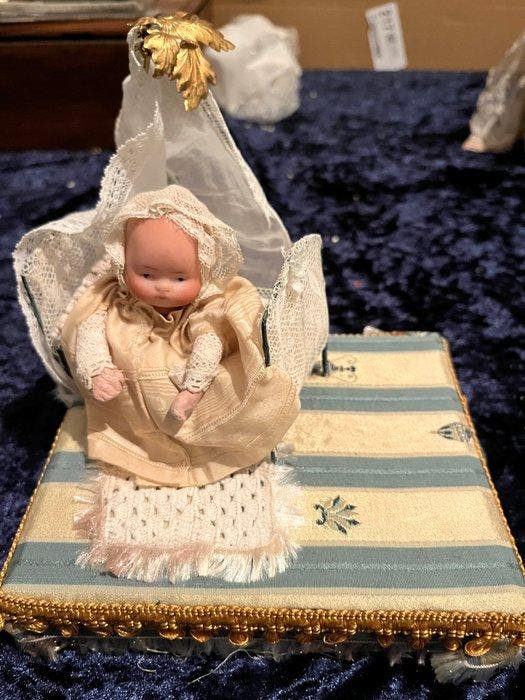 anonimo - Pop Numero 2 culle con bambolotti Una culla con, Antiek en Kunst, Antiek | Speelgoed