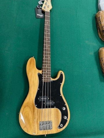 Stagg - SBP-30 Nat P style 4 corde - - Guitare basse