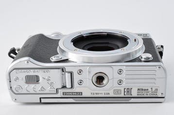 Nikon Nikon 1 J5 Silver (Shutter Count : 1,803) [#1565], Audio, Tv en Foto, Fotocamera's Digitaal, Nieuw