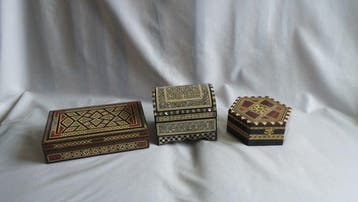 Decoratief ornament (3) - 3 Dozen Oosterse Coffrets -