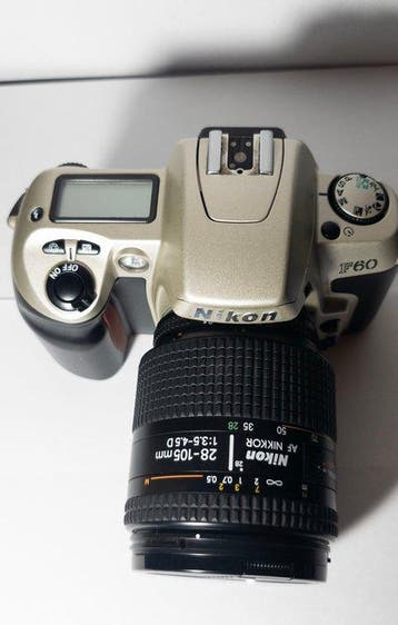 Nikon F60 + AF-D 28-105 3.5-4.5 Appareil photo reflex
