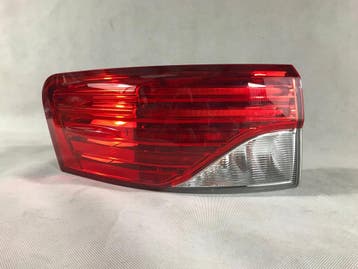 Toyota Avensis T27 Kombi 12-15 linker achterlicht, Verzenden