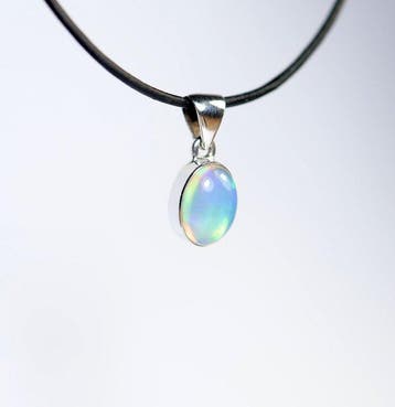 Ethiopisch opaal / Welo-opaal / cabochon Hanger / nieuw-, Verzamelen