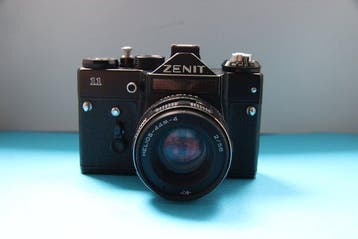KMZ Krasnogorsk, VALDAÏ Zenit 11 + Helios 44M-4 + case |, Nieuw