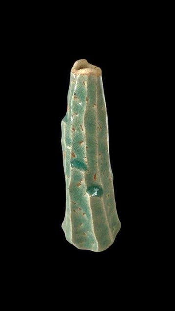 Tatsuo Ashizawa – Celadon Shinogi Ichirinzashi Vaas met één