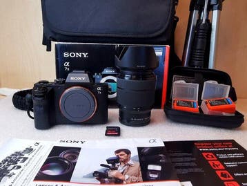 Sony KIT A7 II + lenz 28-70mm + 2 batterie + carica batterie, Nieuw