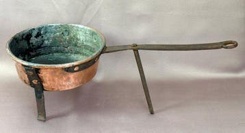 pre industrieel - Steelpan - driepoot handgeslagen - koper,
