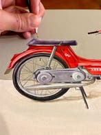 Antonio Valenzuela - Vespino GL rojo