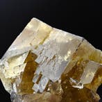 Grosse fluorite mielée jaune doré, cubes croisés Cristaux
