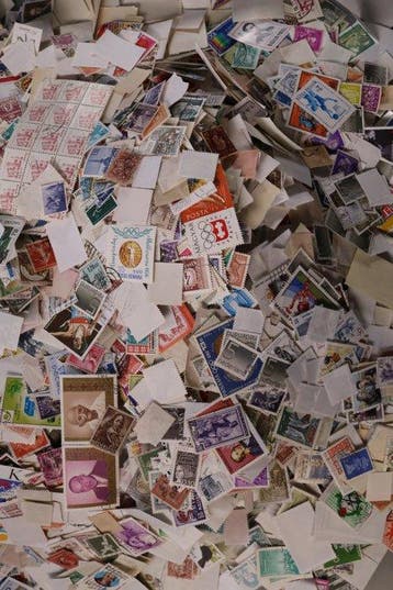 Wereld 1899/2010 - Groot uitzoeklot van ca. 30.000 zegels in, Gestempeld