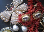 Collection thématique - bijoux, perles, corail sanguin,, Antiquités & Art