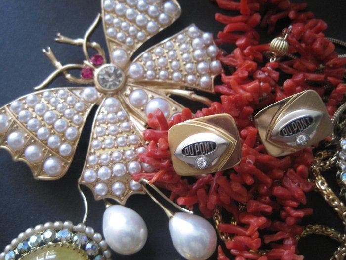 Collection thématique - bijoux, perles, corail sanguin,, Antiquités & Art, Antiquités | Jouets