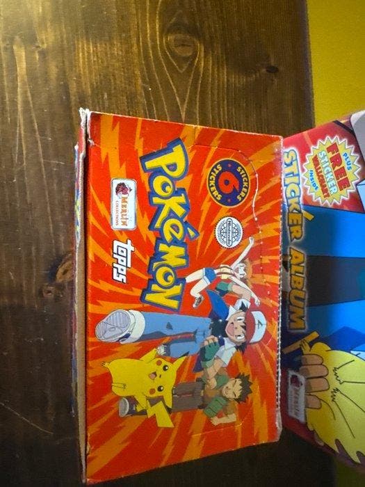 Topps/Merlin Pokémon Stickers - Empty album + 100 packs, Collections, Autocollants