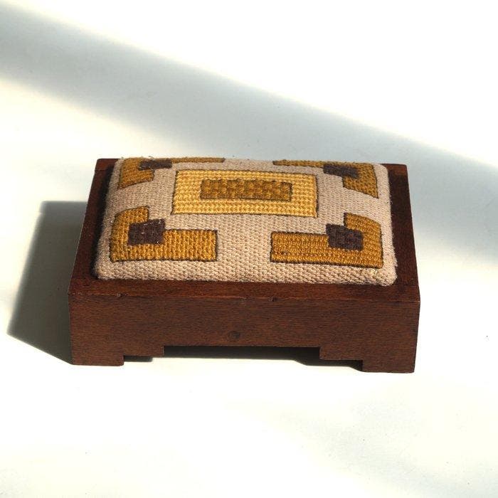 Kruk - Eik, Wol - Voetenbankje, Antiek en Kunst, Kunst | Designobjecten