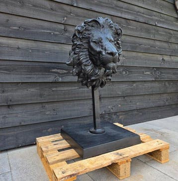 Ornement décoratif - Europe - XL : Tête de lion sur socle, Antiquités & Art