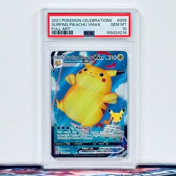 Pokémon Graded card - SURFING PIKACHU VMAX #009 2021 POKEMON, Hobby en Vrije tijd, Nieuw