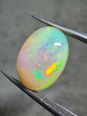 Cabochon d’opale blanche d’Éthiopie - 4,50 carats Cabochon