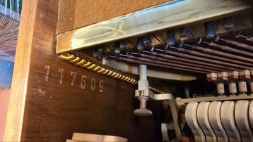Inruiler! Ibach piano voor weinig!, Piano