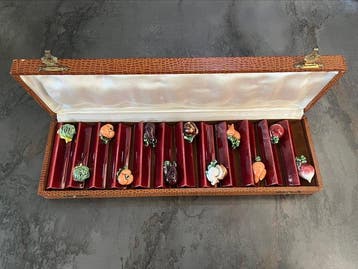Attribué à Vallauris - Porte couteau (12) - Légumes -, Antiquités & Art
