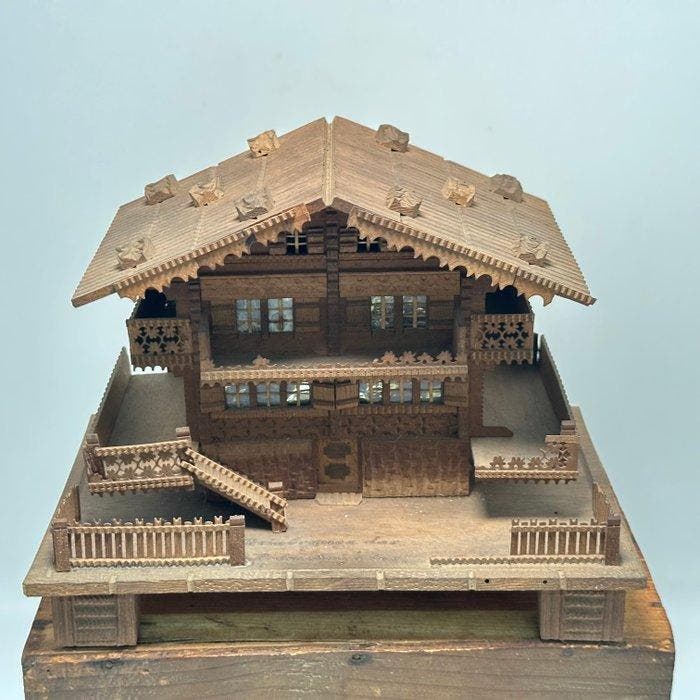 Sculpture, Carved Wood Swiss Chalet Model — Black Forest, Antiquités & Art, Curiosités & Brocante