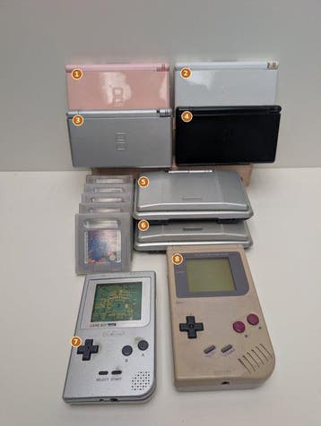 Nintendo - Lot 8 Nintendo handhelds: 4x DS Lite, 2x DS, Game, Nieuw