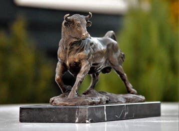 Statue, woeste stier - 21 cm - bronze et marbre