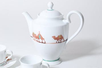 Jun Takegoshi () - Theeservies - Kutani Ware Camel