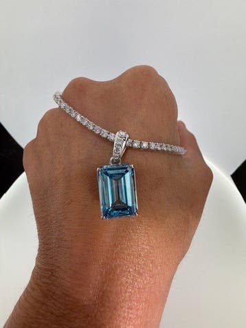 Collier - 14 carats Or blanc - 19.31ct. tw. Bleu Diamant, Nieuw
