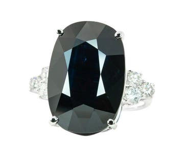 Ring - 14 karaat Witgoud, Deep Blue (No Heat) - 24.27ct. tw.