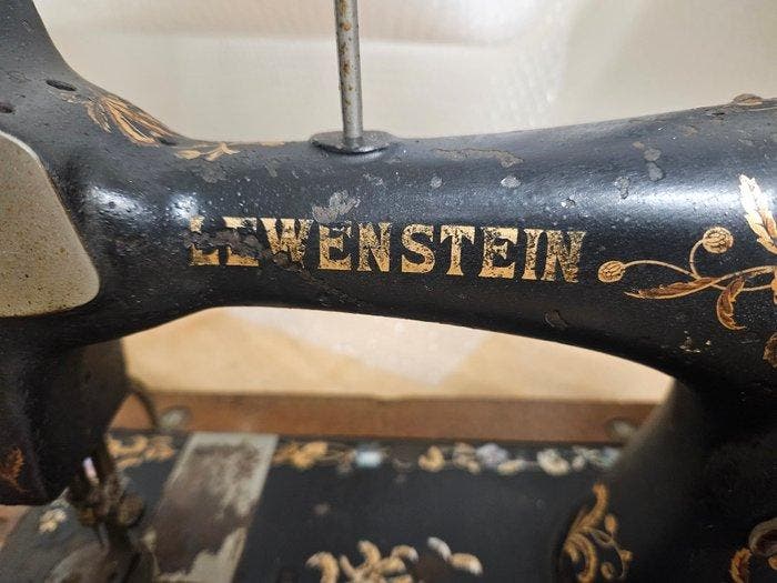 Lewenstein - Lewenstein Naaimachine - Lewenstein - Hout -, Antiek en Kunst, Curiosa en Brocante