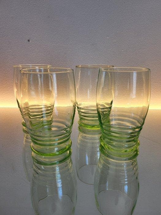 Drinkservies (4) - Uraniumglas - Uranium drinkglazen, Antiquités & Art, Art | Objets design