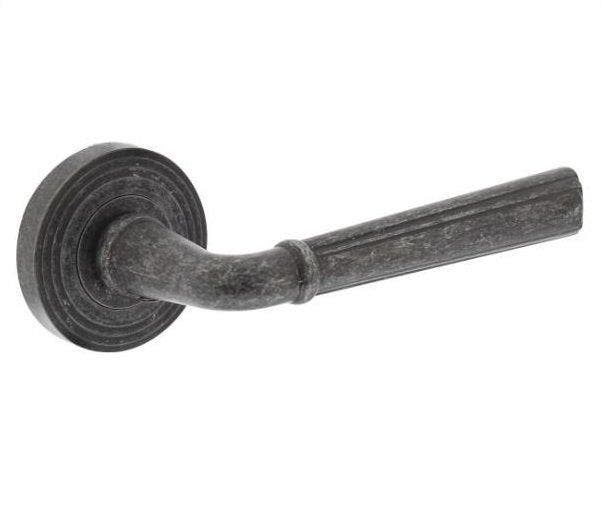 Intersteel Deurkruk Bellevue op rozet oud grijs, Doe-het-zelf en Bouw, Hang- en Sluitwerk, Ophalen of Verzenden