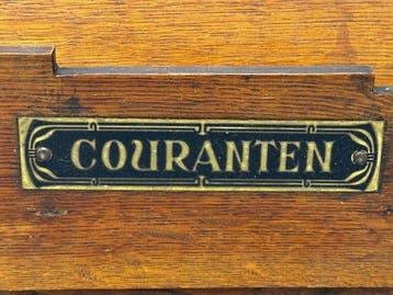 Schitterende Amsterdamse school posthouder krantenbak -
