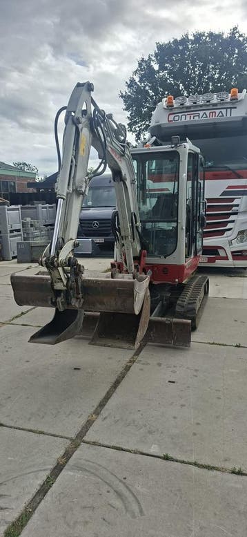 Takeuchi TB225 van 2021, Articles professionnels, Machines & Construction | Grues & Excavatrices, Graafmachine