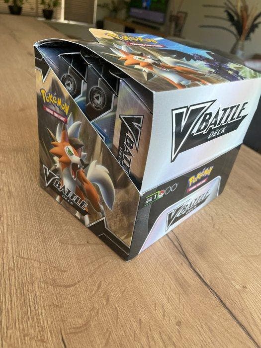 Pokémon - 4 Box - V Battle Deck Box - Sword & Shield, Hobby & Loisirs créatifs, Jeux de cartes à collectionner | Pokémon