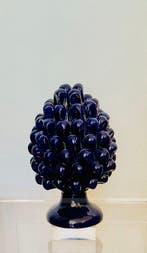 Decoratief ornament - Italië - Ambachtelijke dennenappel uit