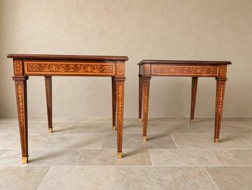 Table - Une paire de tables dappoint italiennes en acajou
