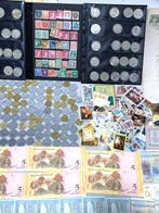 Wereld. Collection of coins/banknote and stamps and more