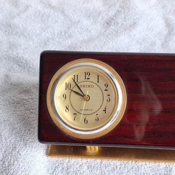Horloge de bureau - Seiko - Art déco laiton doré, métal,