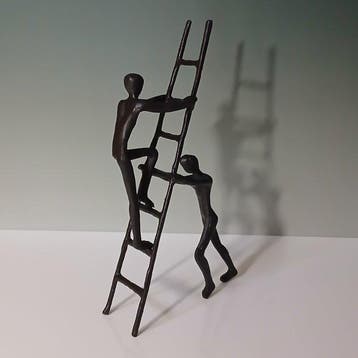 sculptuur, Equilibre sur échelle - 23 cm - Bron
