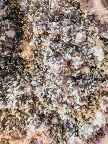 MUSEUMSTUK - AA+ Quality Amethist Geode op roterend