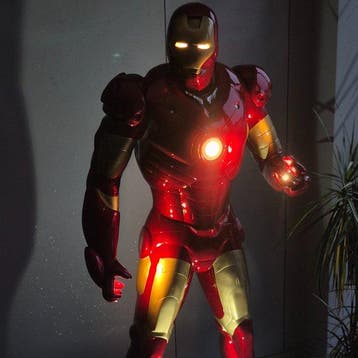 Sculpture, Iron Man - Large Statue on black base, with, Nieuw