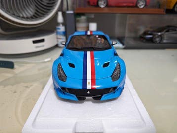 BBR 1:18 - Voiture miniature - Ferrari f12tdf blue with hood
