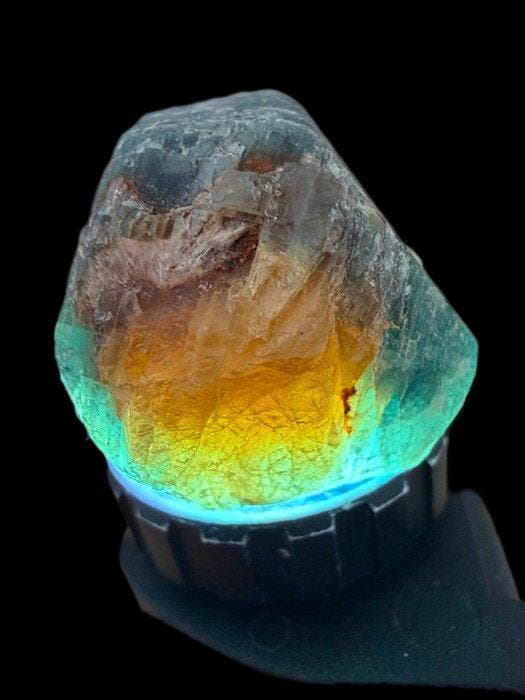 Saffier Prachtig stuk! Uiterst zeldzame multicolor saffier., Verzamelen, Mineralen en Fossielen