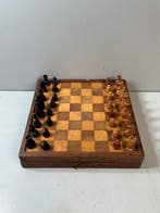 Jeu déchecs - Vintage houten schaakbord met damspellen en