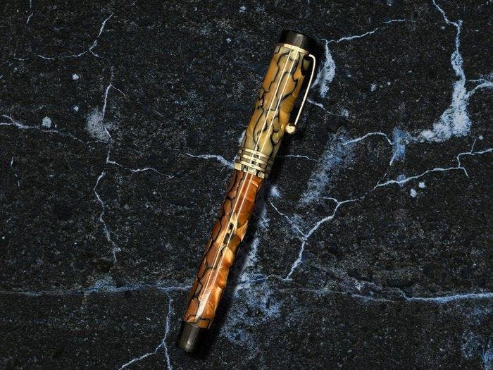 Parker - Duofold Lucky Curve Deluxe Black & Pearl - 18K Gold, Verzamelen, Pennenverzamelingen